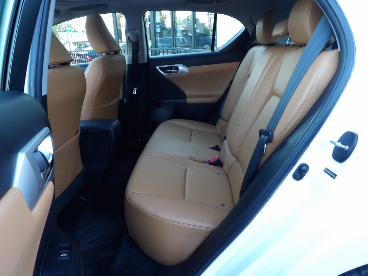 Used 2012 Lexus CT 200h Premium image 9