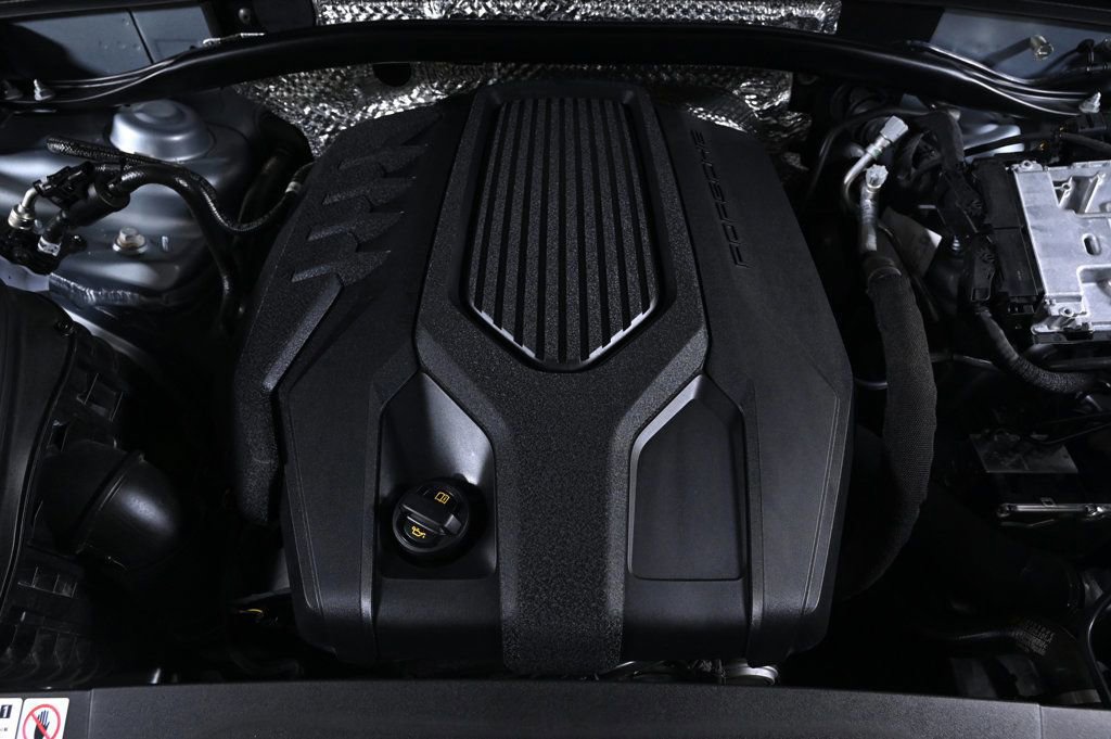 Certified 2024 Porsche Macan AWD/4WD image 27