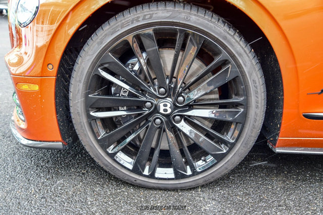 Used 2024 Bentley Flying Spur W12 image 44