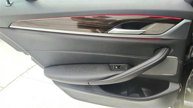 Used 2023 BMW 530e xDrive w/ Premium Package image 31