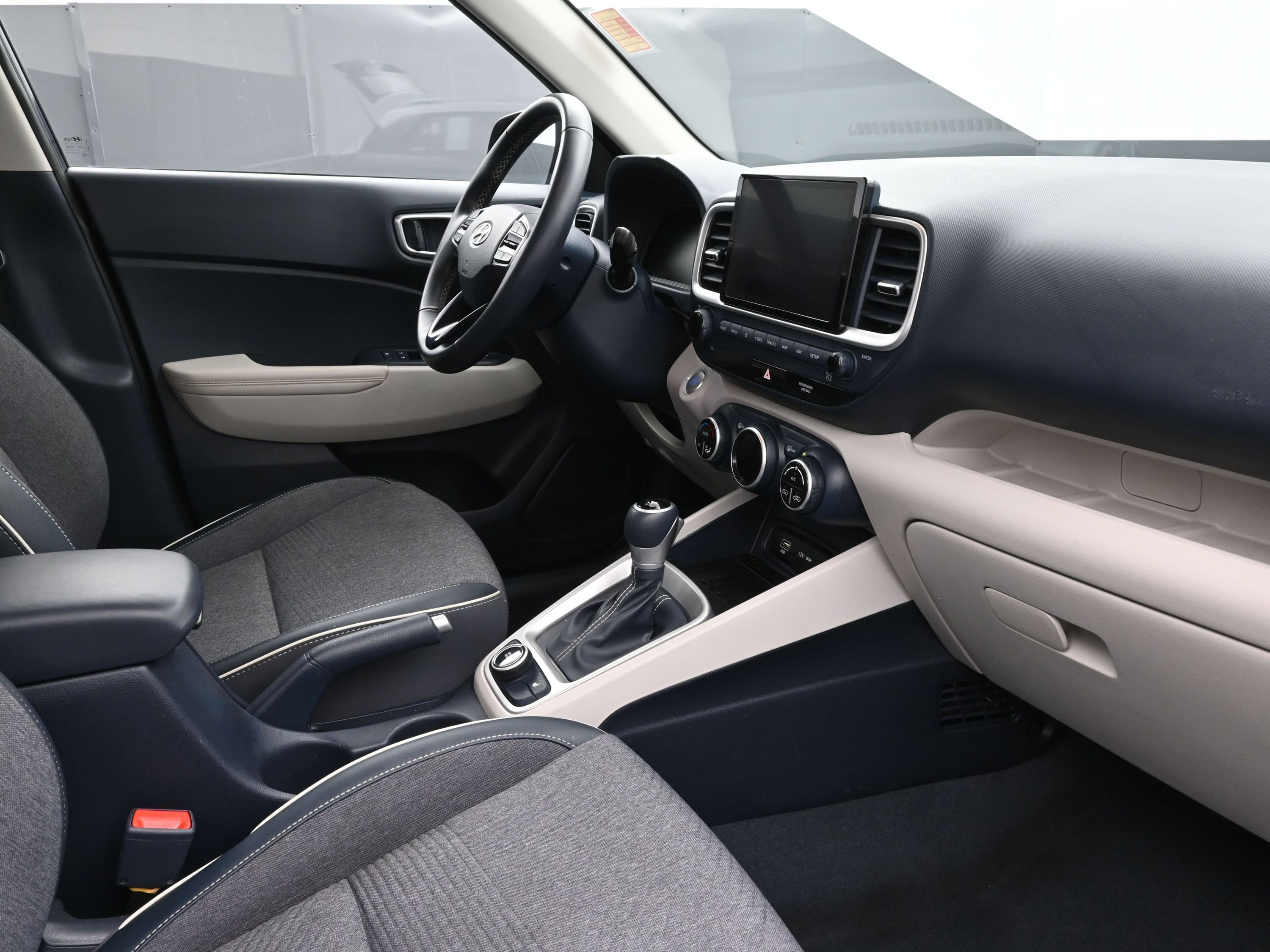 Used 2023 Hyundai Venue Limited w/ Cargo Package image 25