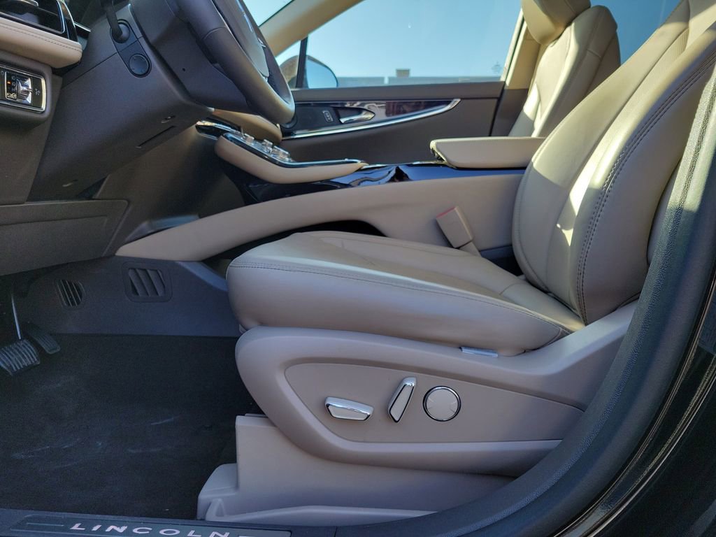 Certified 2023 Lincoln Nautilus Reserve w/ Equipment Group 201A image 17