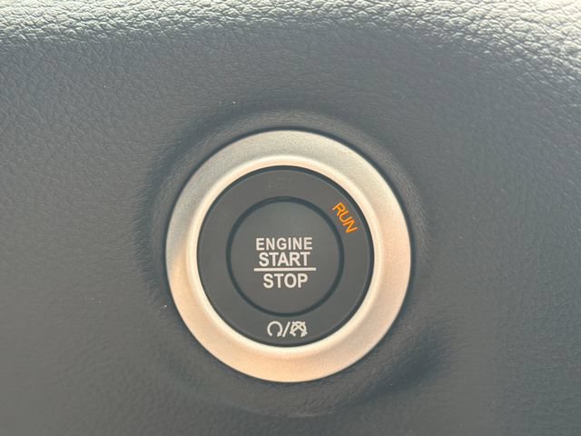Used 2026 Chrysler Pacifica Select FWD image 35