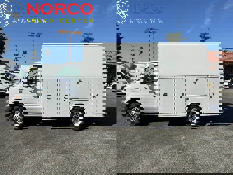 Used 2022 Ford E-350 and Econoline 350 Super Duty w/ Power Windows & Locks Group RWD image 5