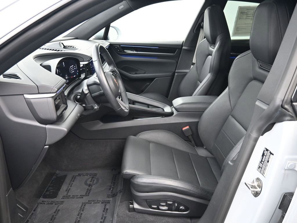 Certified 2025 Porsche Macan Electric image 10