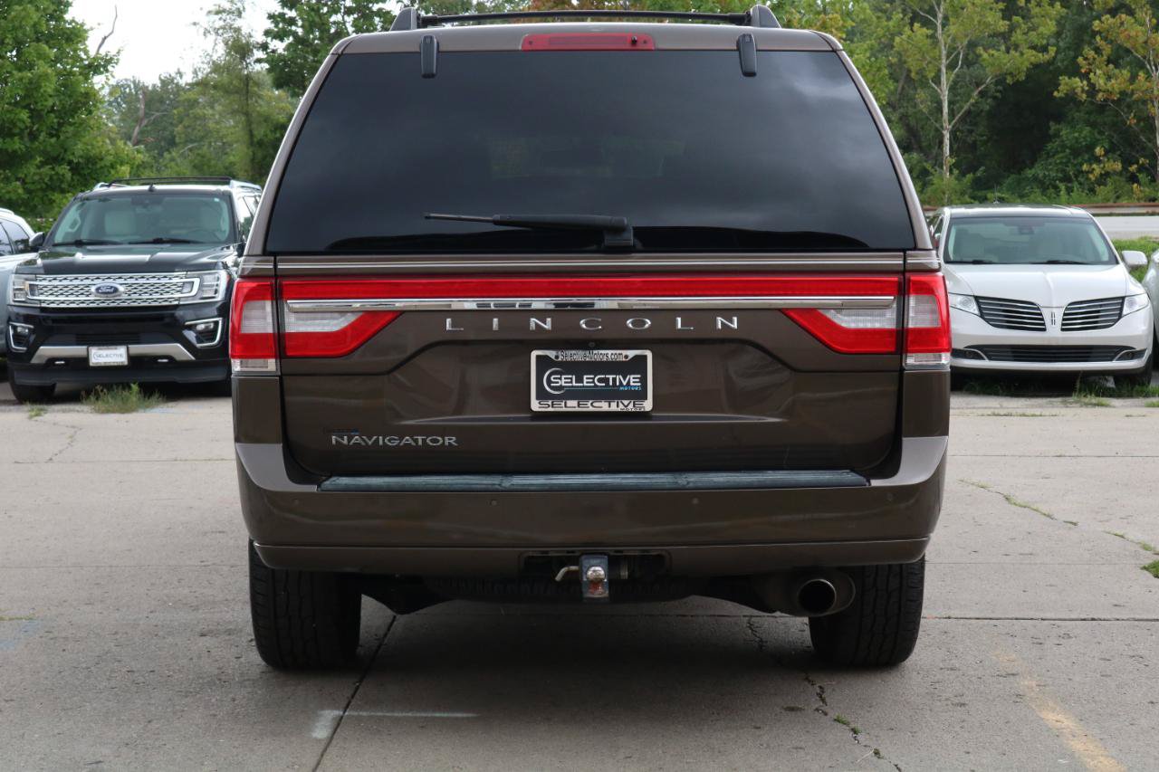 Used 2017 Lincoln Navigator Select AWD/4WD image 11
