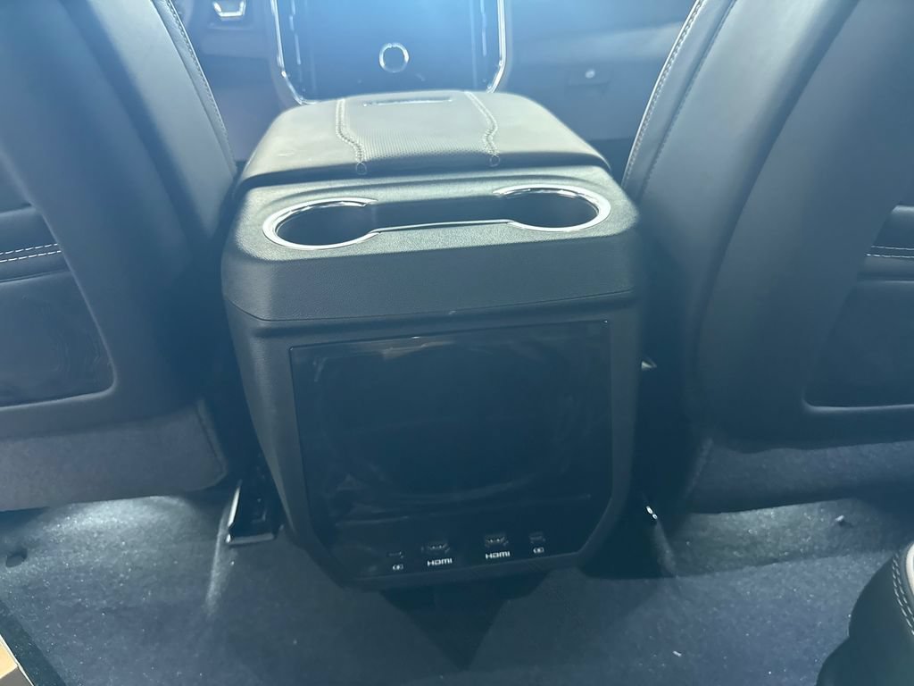 New 2026 GMC Yukon Denali Ultimate AWD/4WD image 18