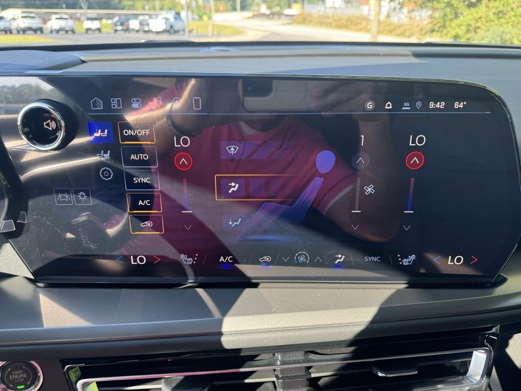 New 2026 Chevrolet Traverse LT image 8