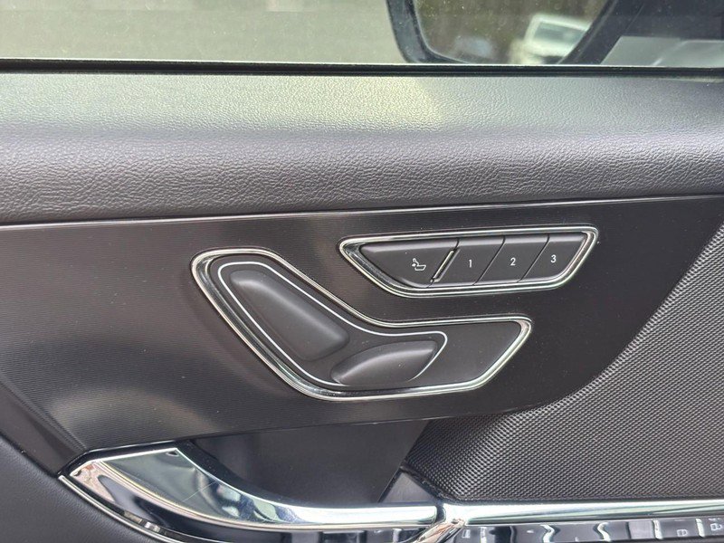 Used 2020 Lincoln Corsair Reserve image 15