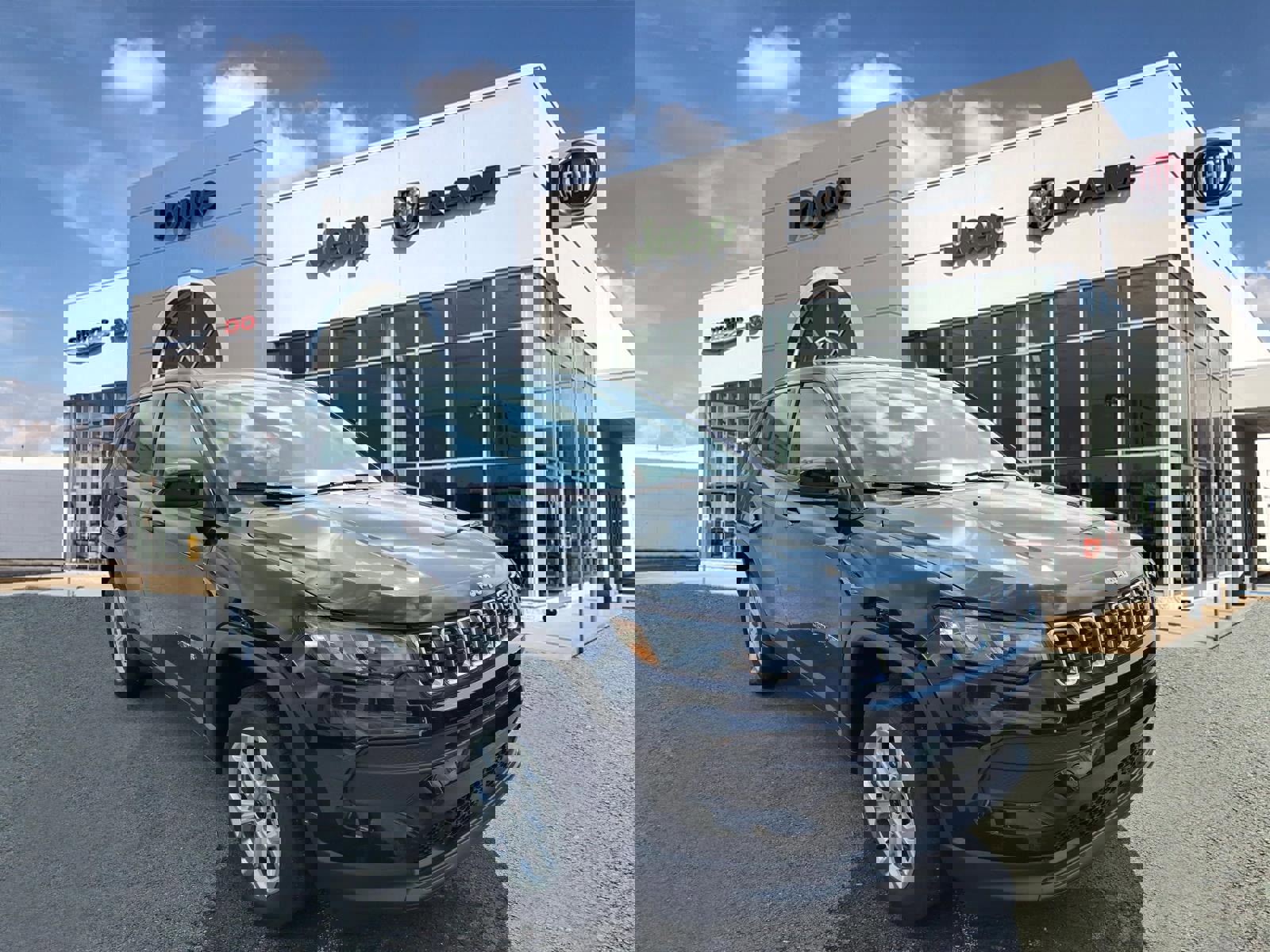 Used 2025 Jeep Compass Sport image 1