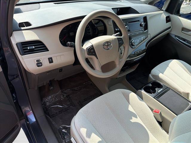Used 2013 Toyota Sienna LE w/ Towing Pkg FWD image 13