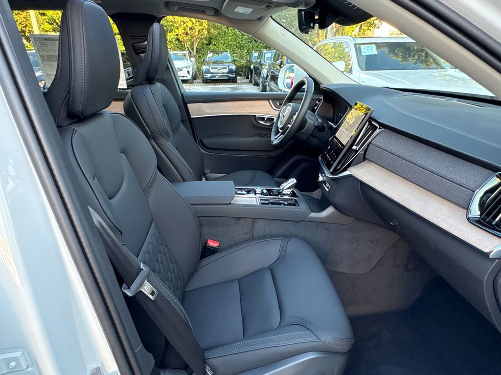 New 2026 Volvo XC90 B6 Core w/ Protection Package Premier image 16