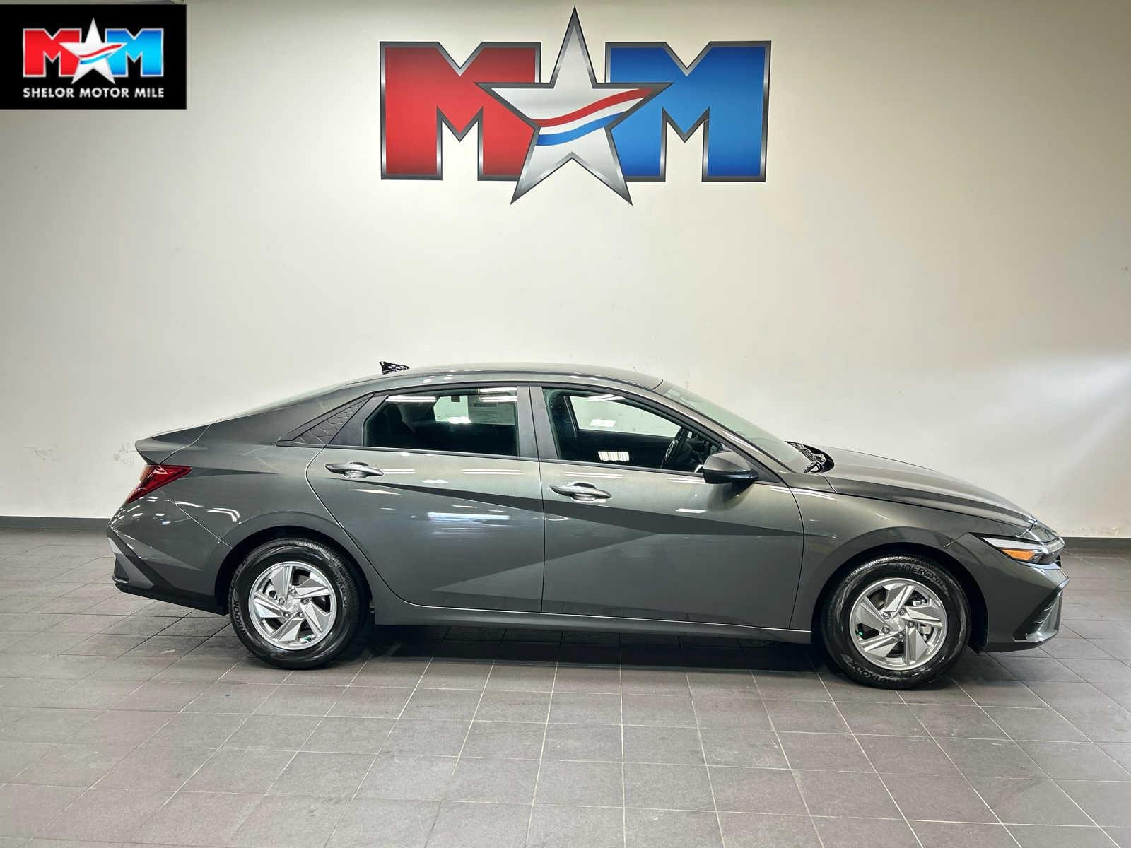 New 2026 Hyundai Elantra SE