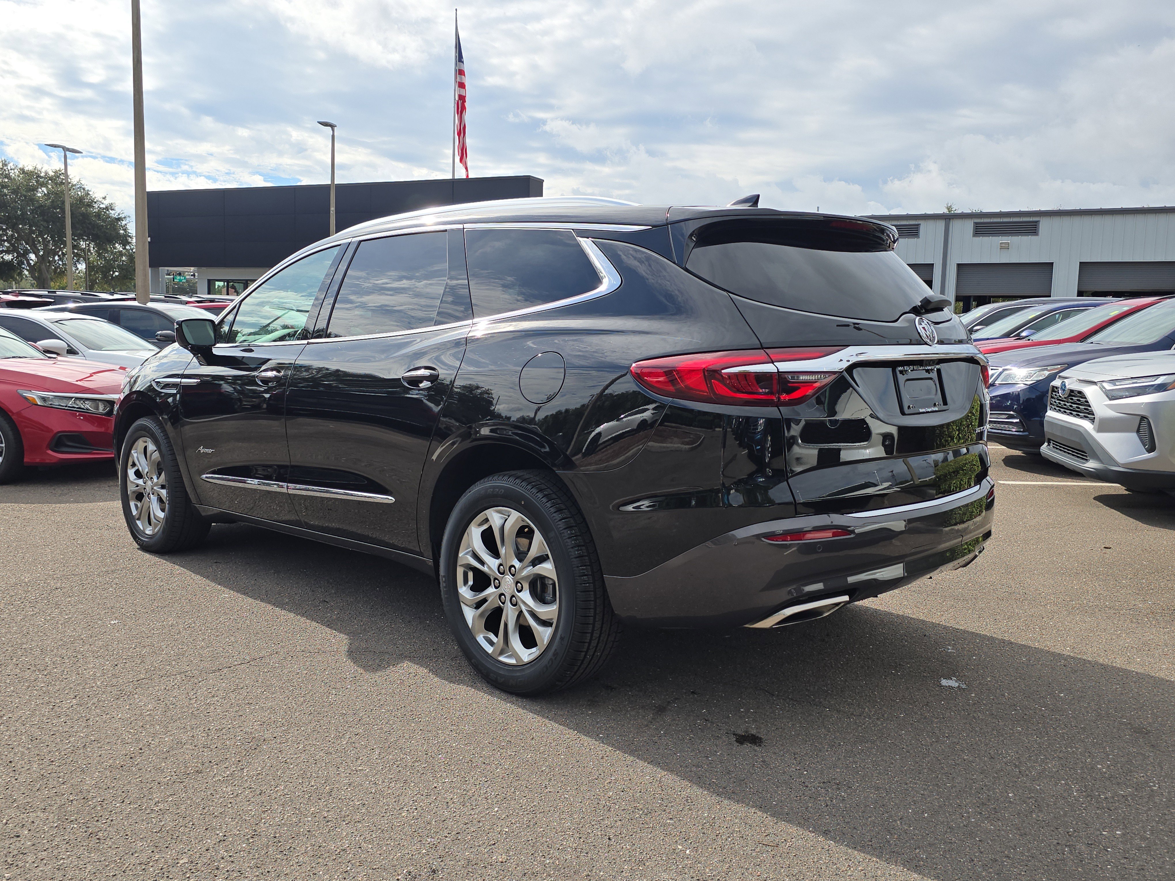 Used 2019 Buick Enclave Avenir w/ Avenir Technology Package image 6