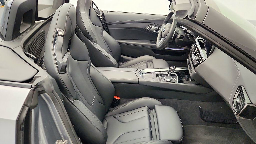 Used 2025 BMW Z4 sDrive30i w/ Premium Package image 23