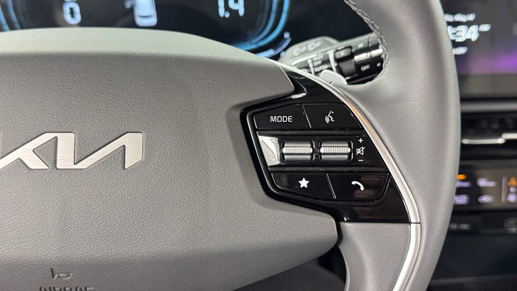 Used 2025 Kia Niro EX FWD image 25