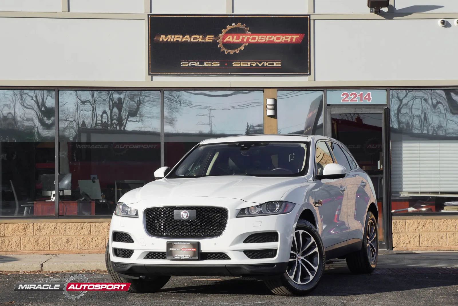 Used 2019 Jaguar F-PACE Premium image 1