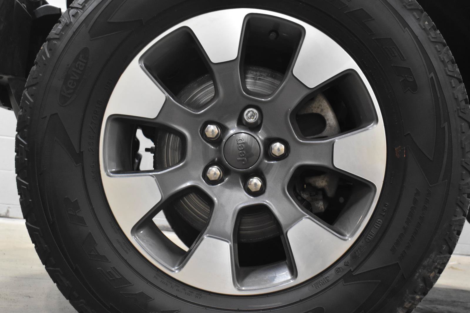 Used 2023 Jeep Wrangler Unlimited Sahara w/ LED Lighting Group AWD/4WD image 30