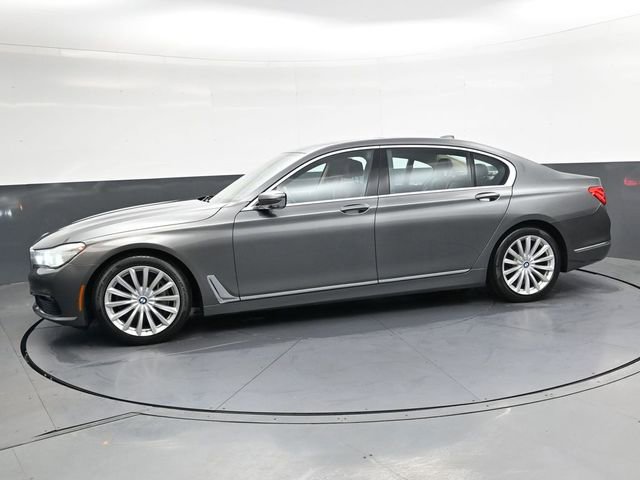 Used 2016 BMW 740i image 9