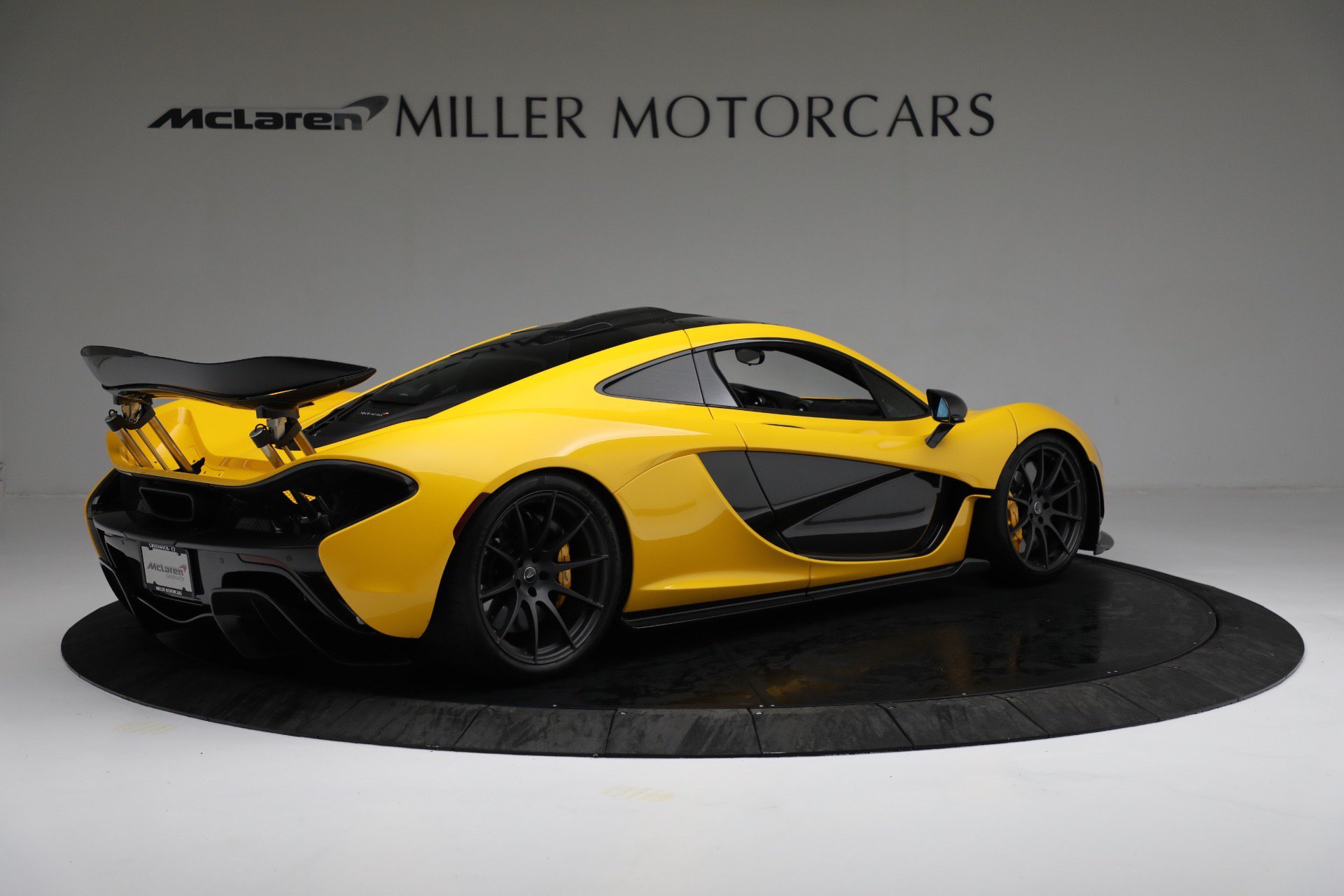 Used 2015 McLaren P1 RWD image 7