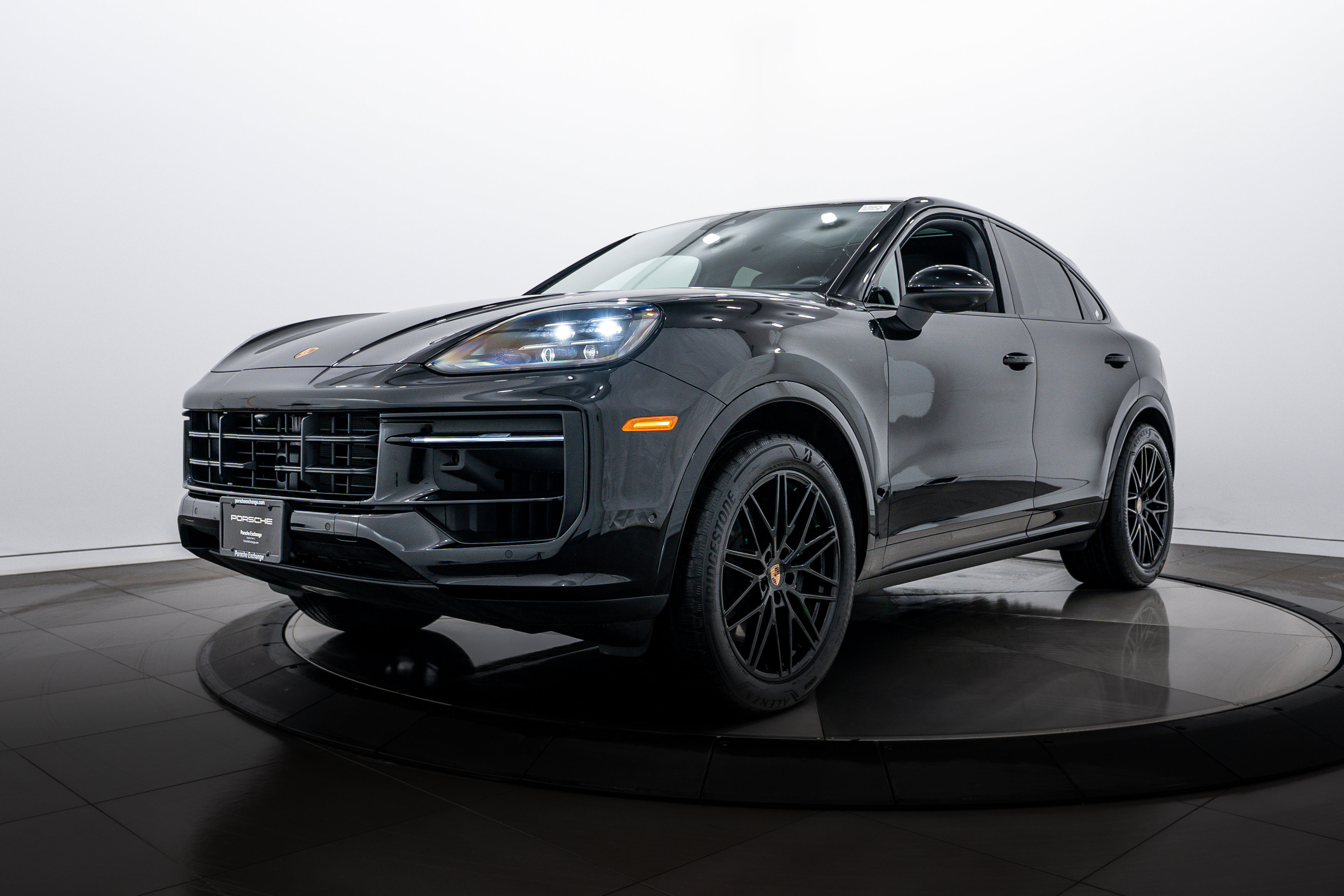 Certified 2025 Porsche Cayenne Coupe image 1