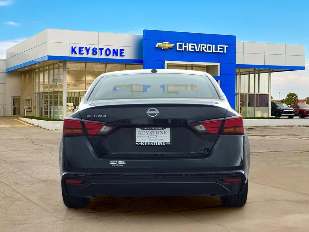 Used 2025 Nissan Altima 2.5 SV FWD image 6