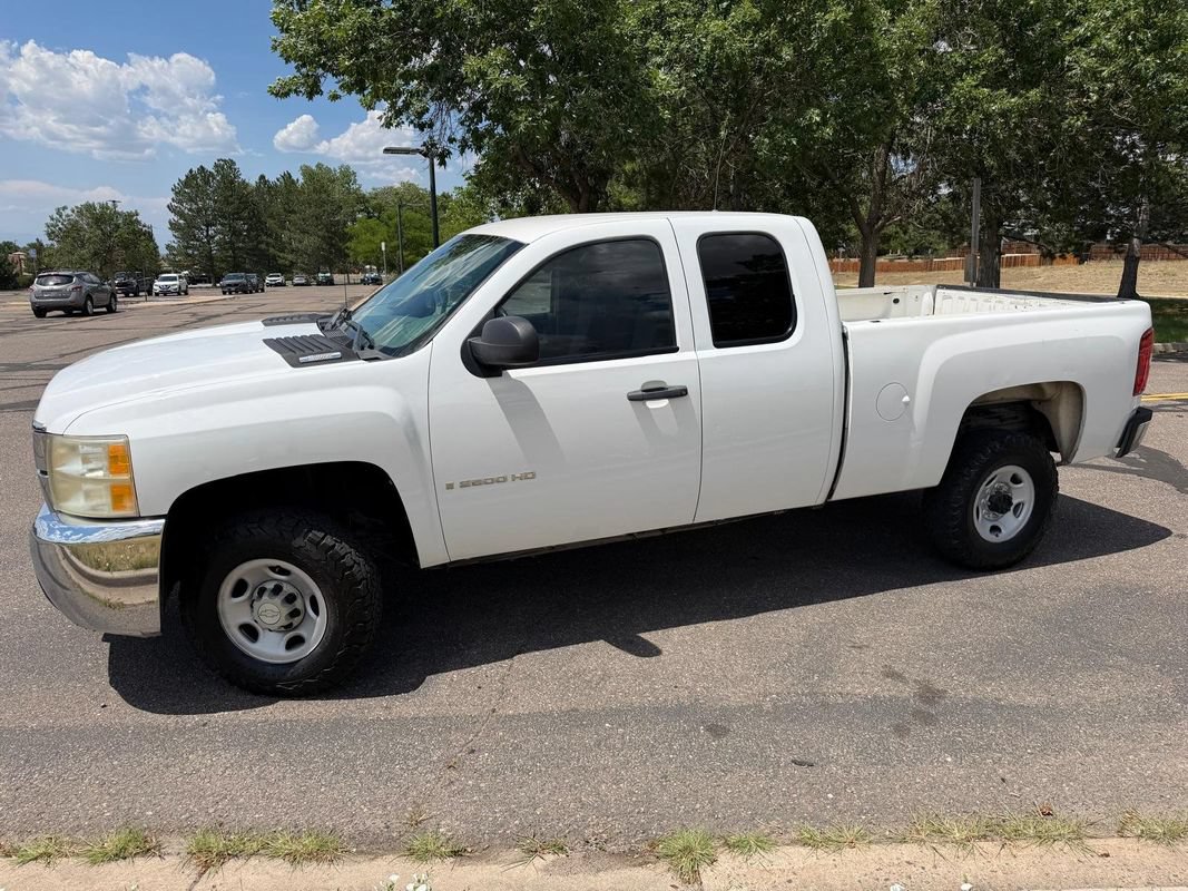 Used 2009 Chevrolet Silverado 2500 W/T AWD/4WD image 3