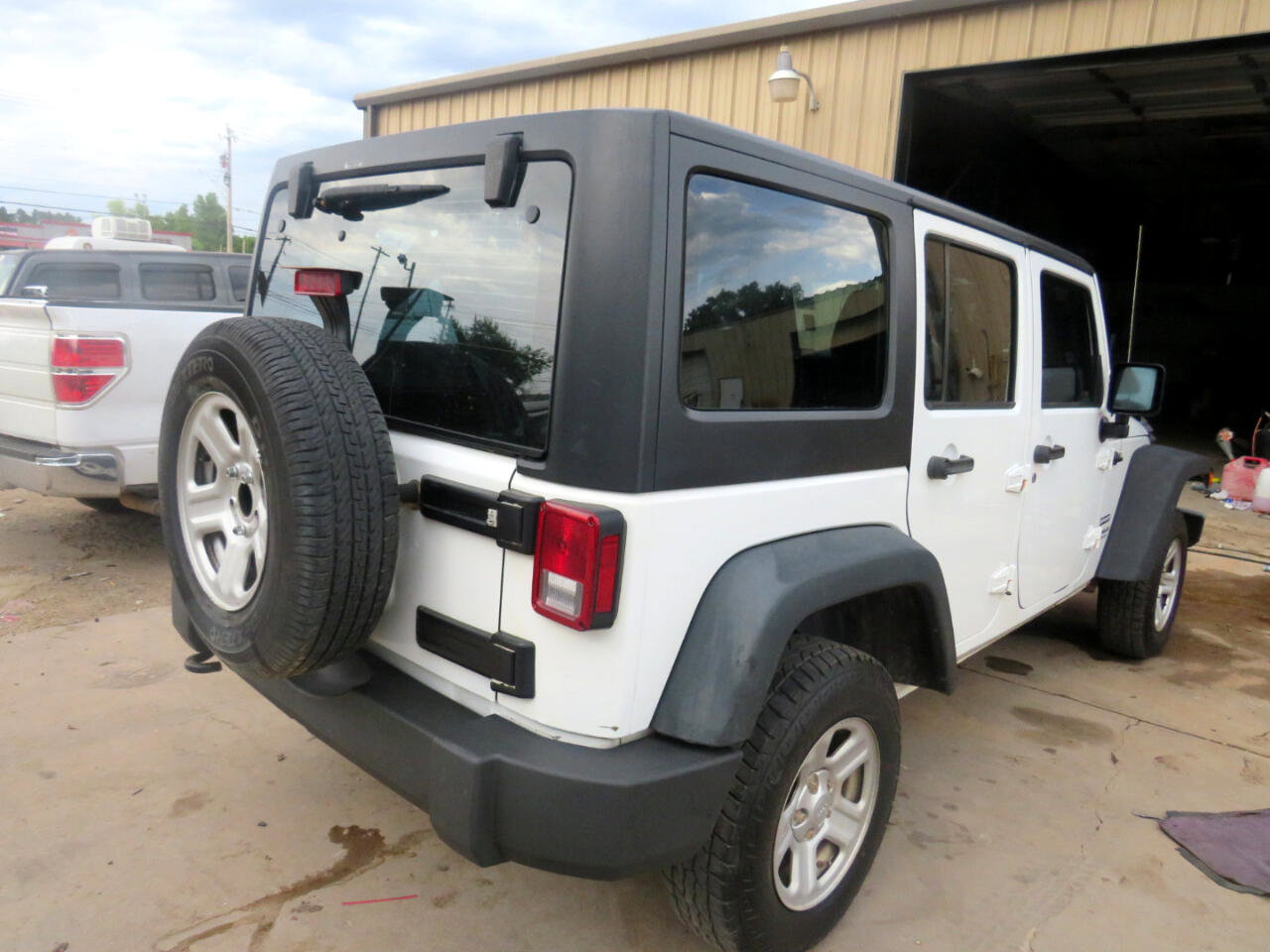 Used 2016 Jeep Wrangler Unlimited Sport image 4