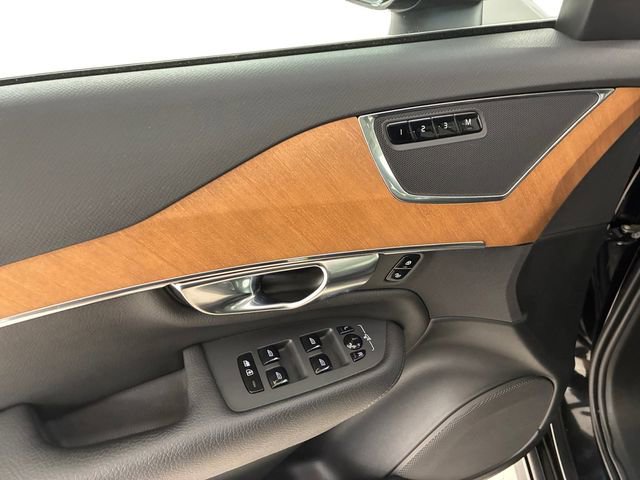 Used 2022 Volvo XC90 T5 Momentum image 13