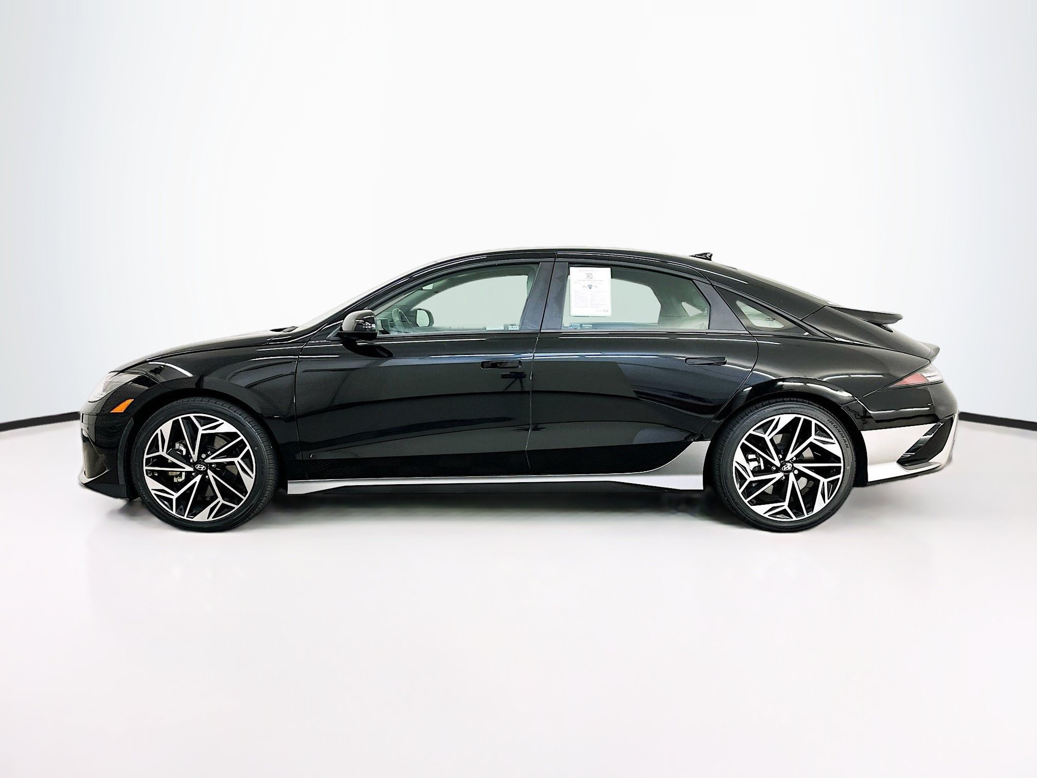 Used 2024 Hyundai Ioniq 6 SEL AWD/4WD image 4