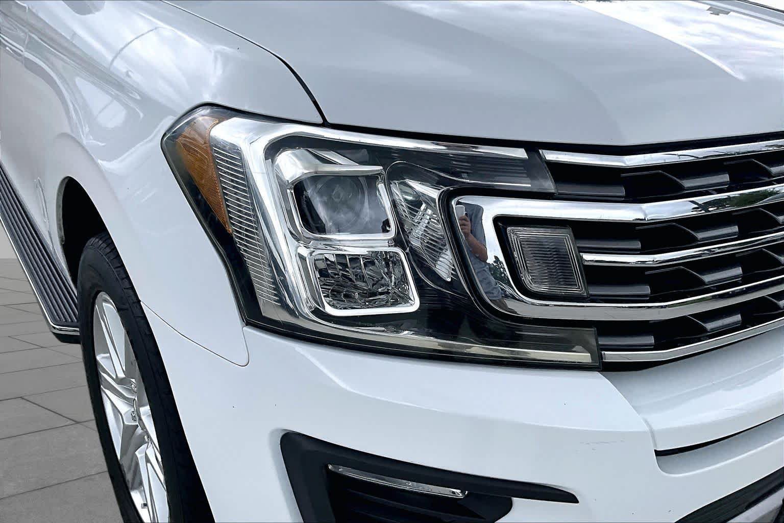 Used 2019 Ford Expedition XLT w/ Equipment Group 202A AWD/4WD image 27