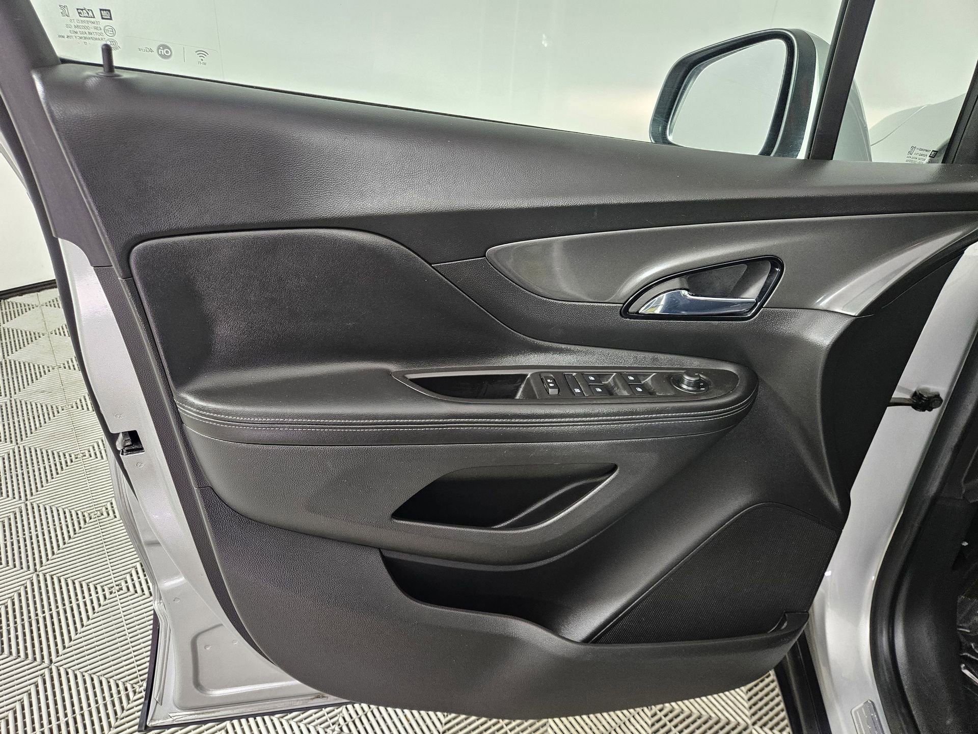 Used 2018 Buick Encore Sport Touring FWD image 17