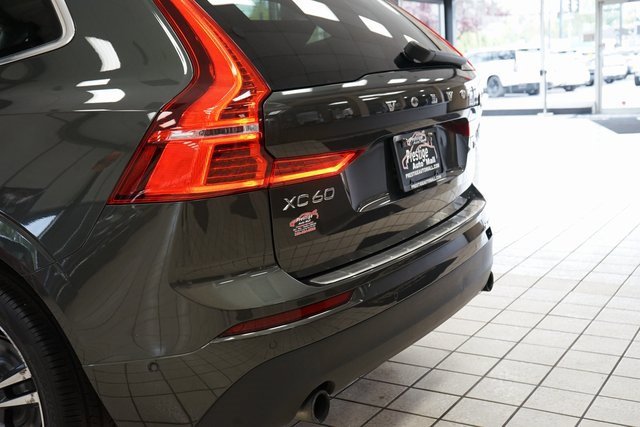 Used 2019 Volvo XC60 T5 Momentum w/ Multimedia Package image 16