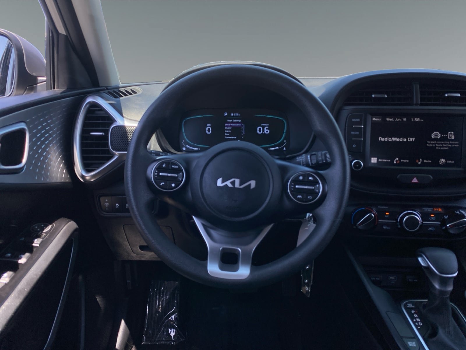 Used 2025 Kia Soul LX FWD image 12