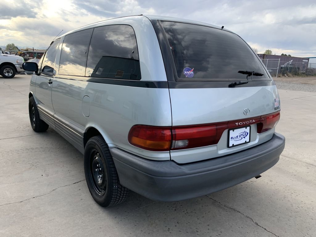Used 1992 Toyota Previa Deluxe RWD image 4