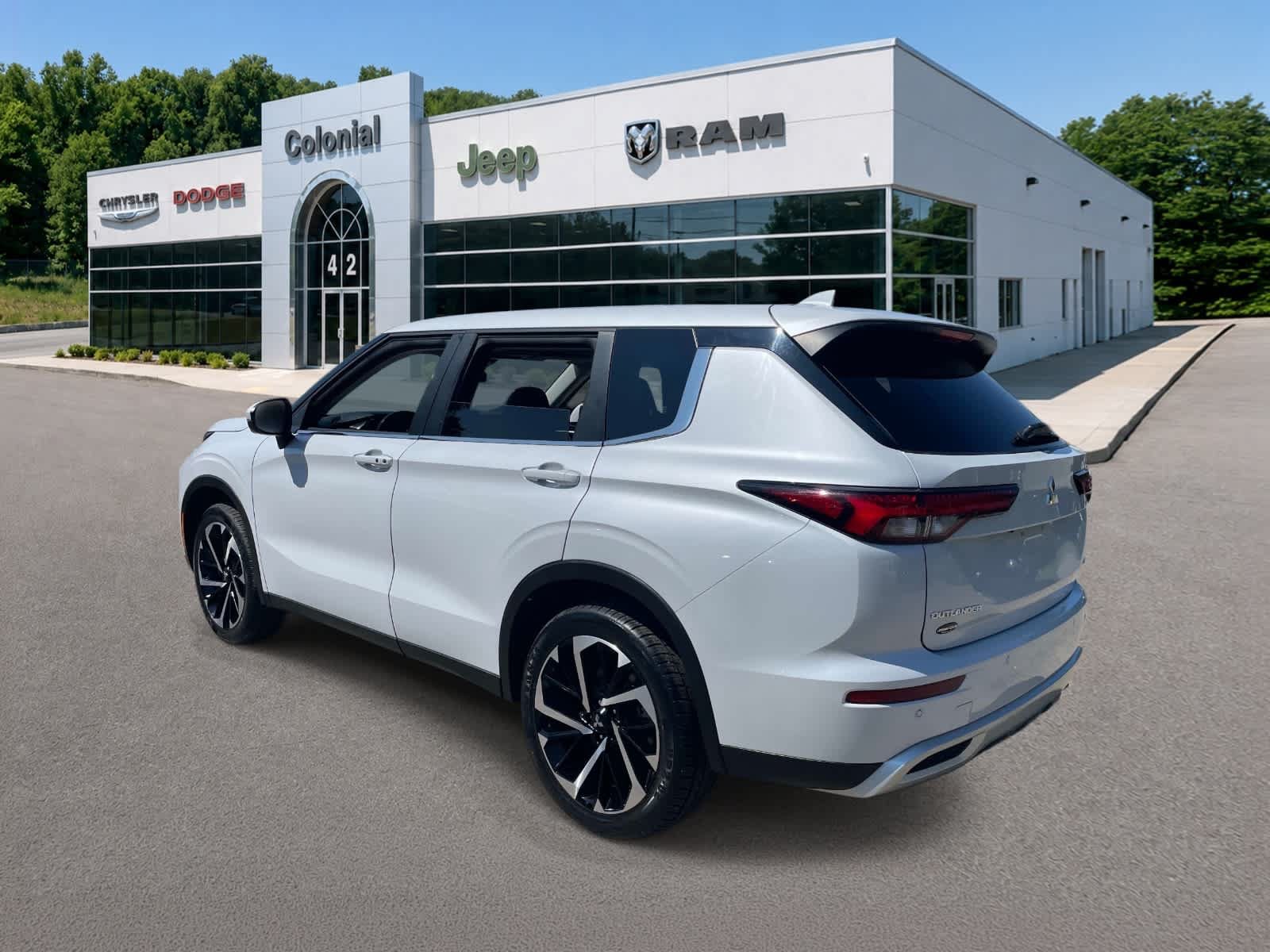 Used 2024 Mitsubishi Outlander SE AWD/4WD image 3