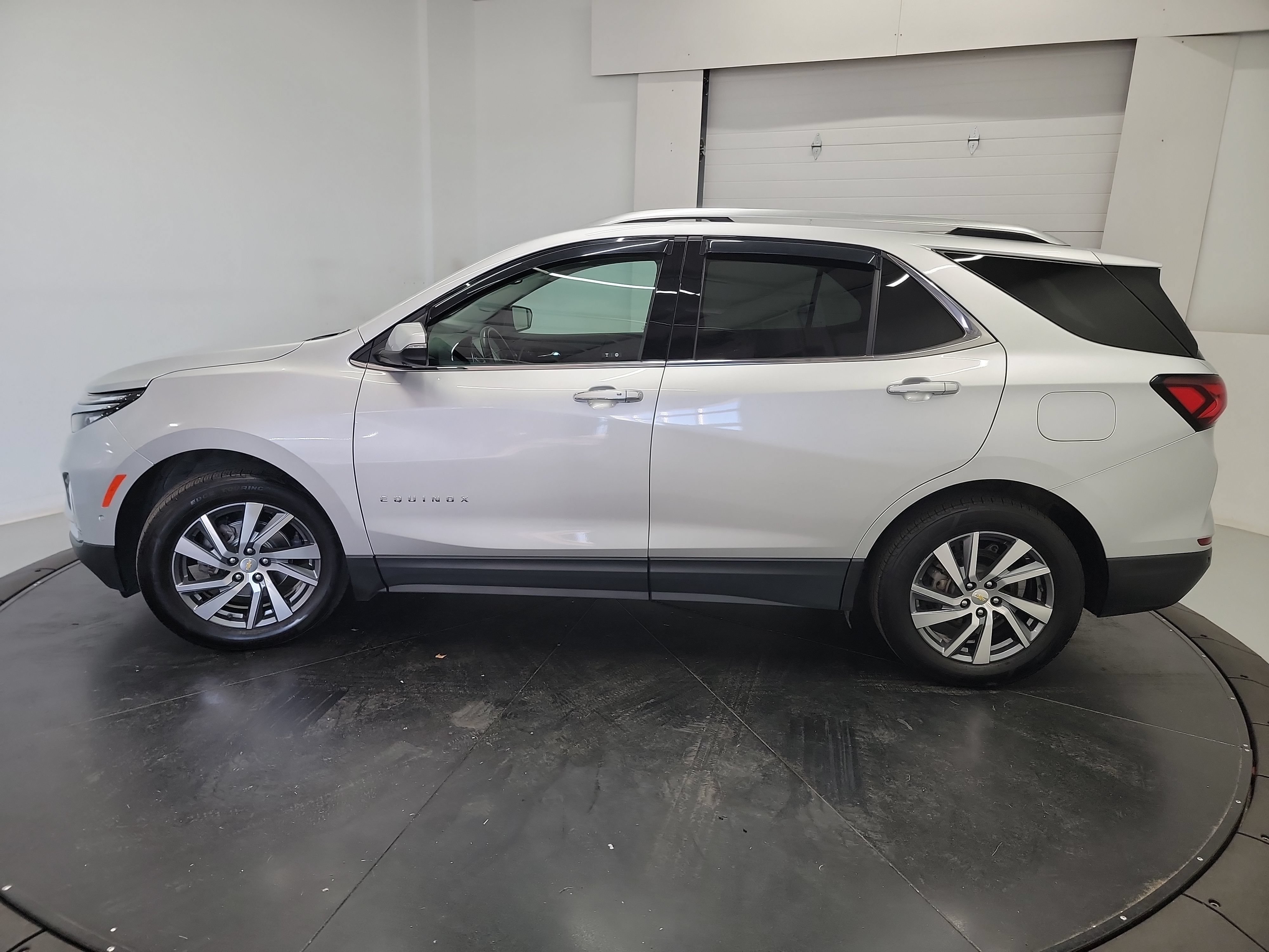 Used 2022 Chevrolet Equinox Premier FWD image 4
