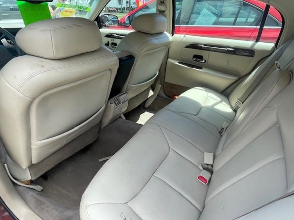 Used 2000 Lincoln Town Car Cartier RWD image 15