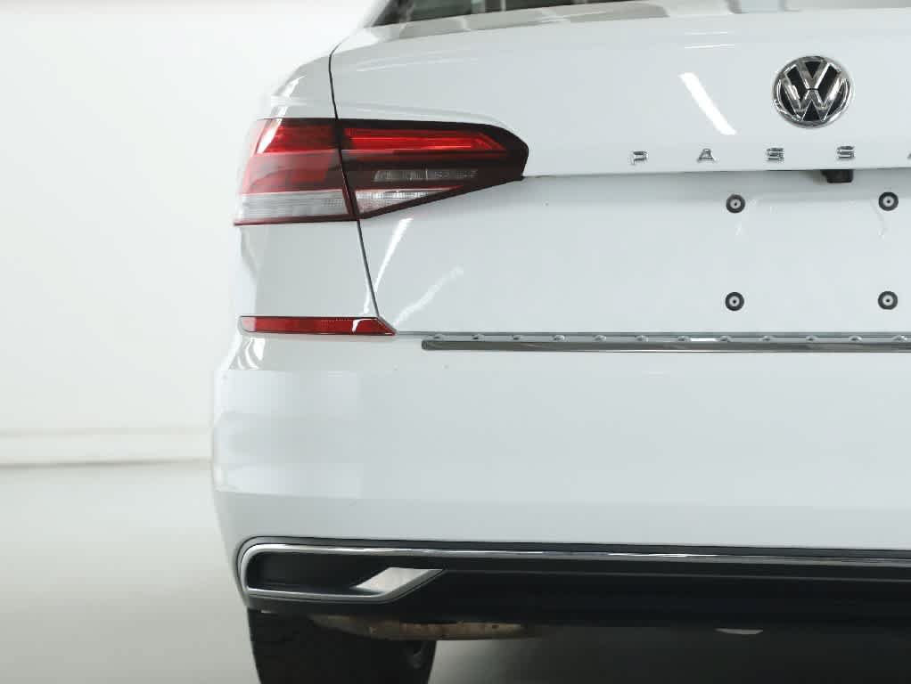 Certified 2022 Volkswagen Passat 2.0T SE FWD image 43