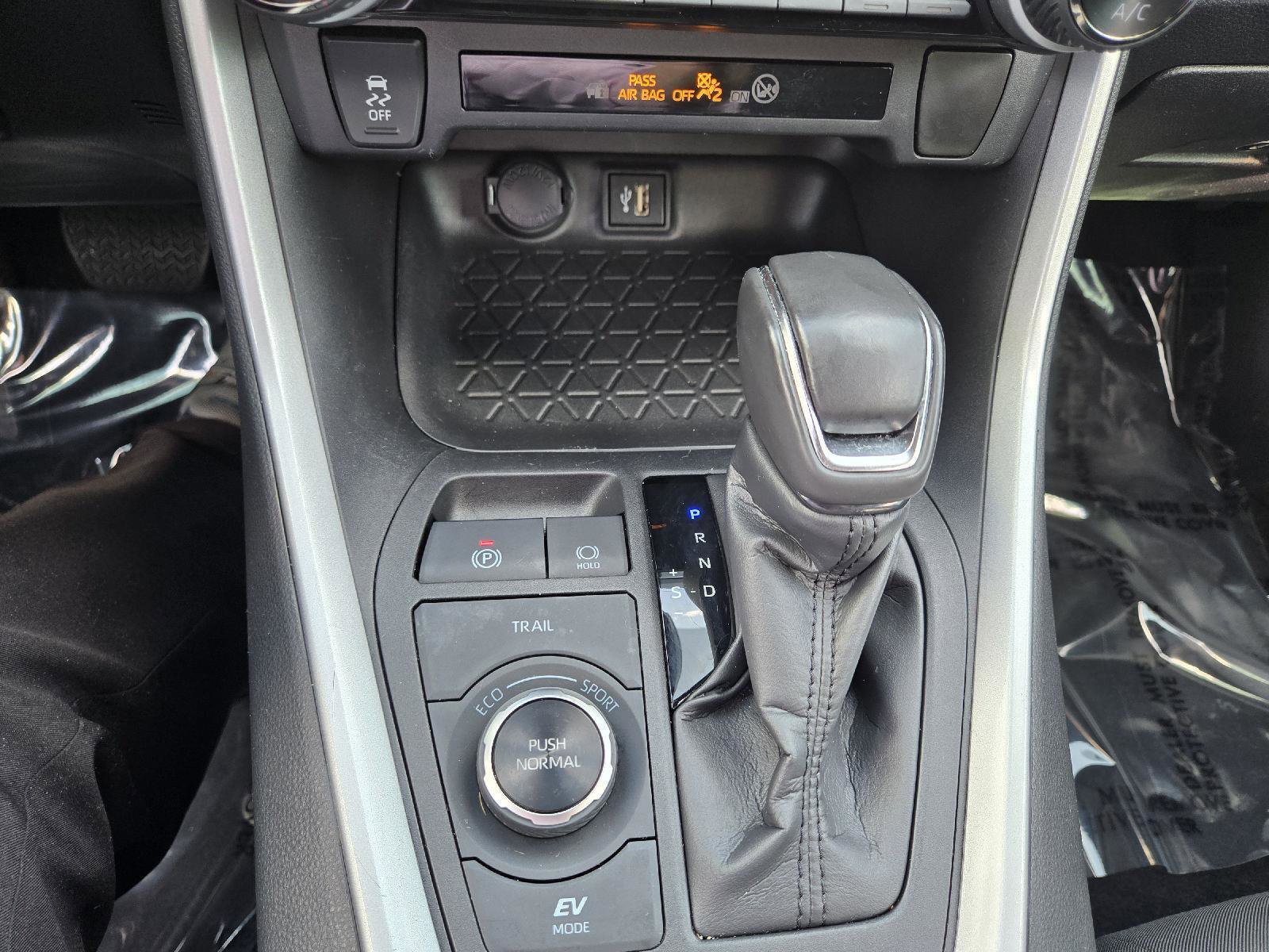 Used 2024 Toyota RAV4 SE image 35