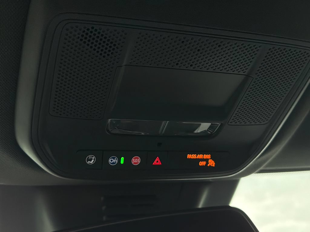 Used 2024 Chevrolet Equinox EV LT FWD image 32