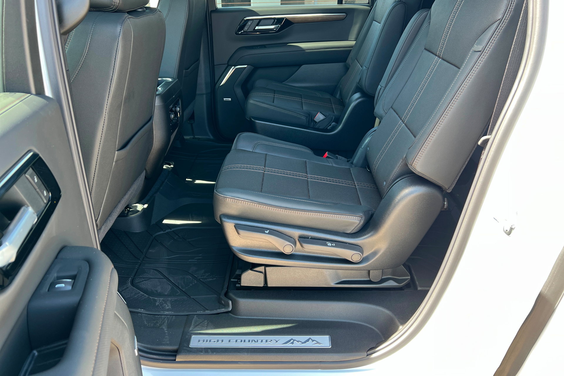 New 2026 Chevrolet Suburban High Country AWD/4WD image 22