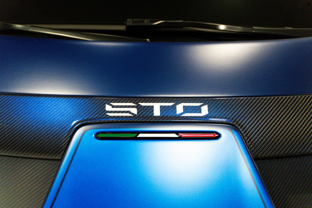 Used 2023 Lamborghini Huracan STO RWD image 3