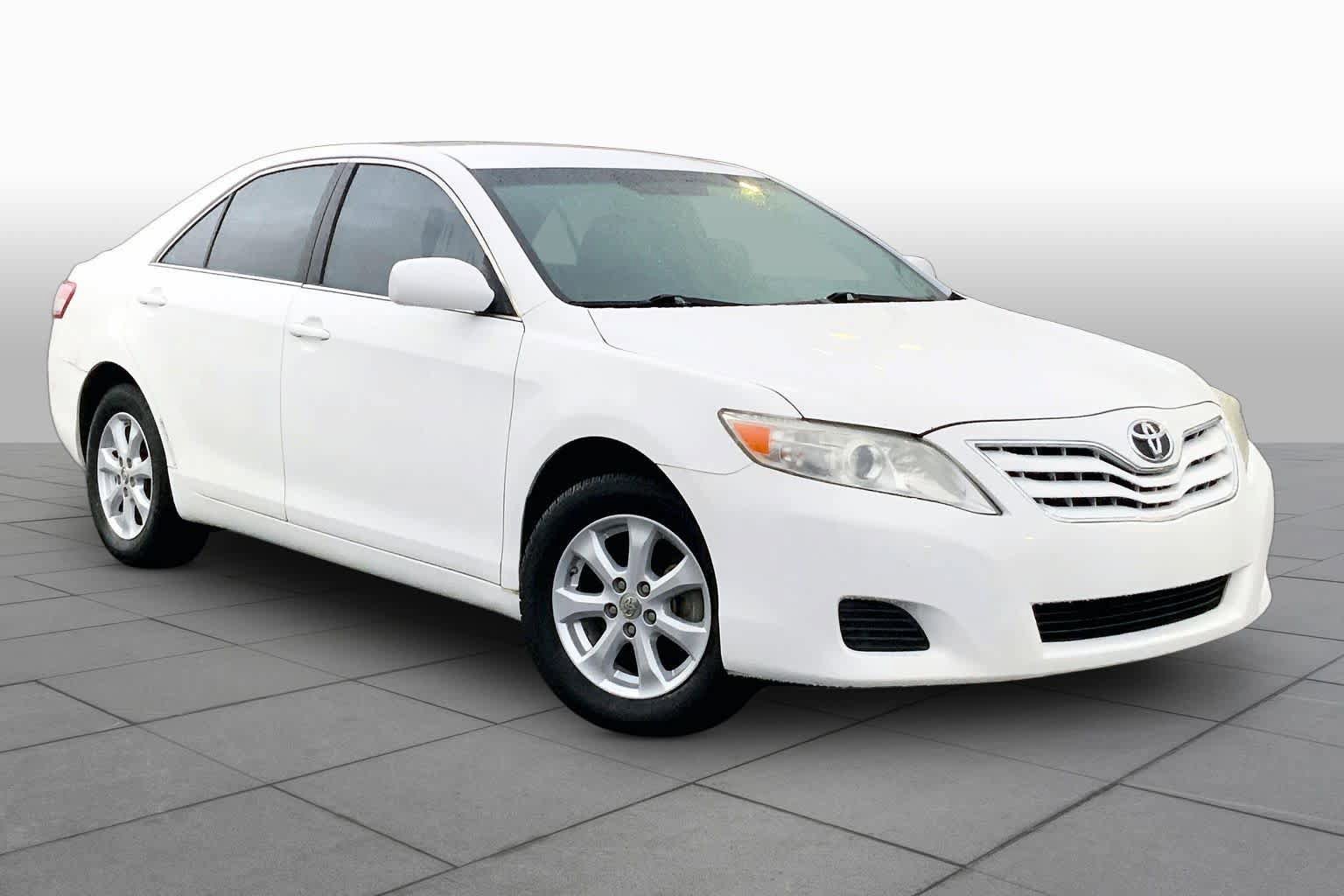 Used 2011 Toyota Camry LE w/ LE Extra-Value Pkg FWD image 2
