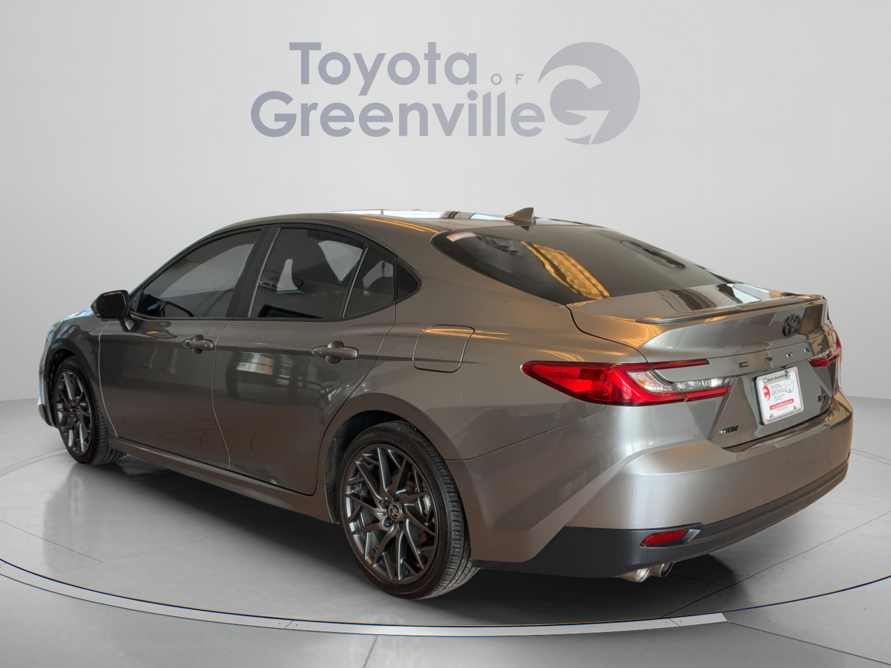 Used 2025 Toyota Camry SE w/ Convenience Package FWD image 4