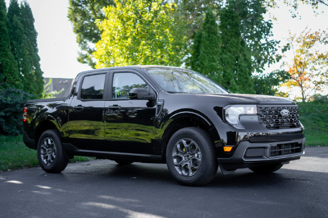 New 2026 Ford Maverick XLT w/ Equipment Group 301A AWD/4WD image 3