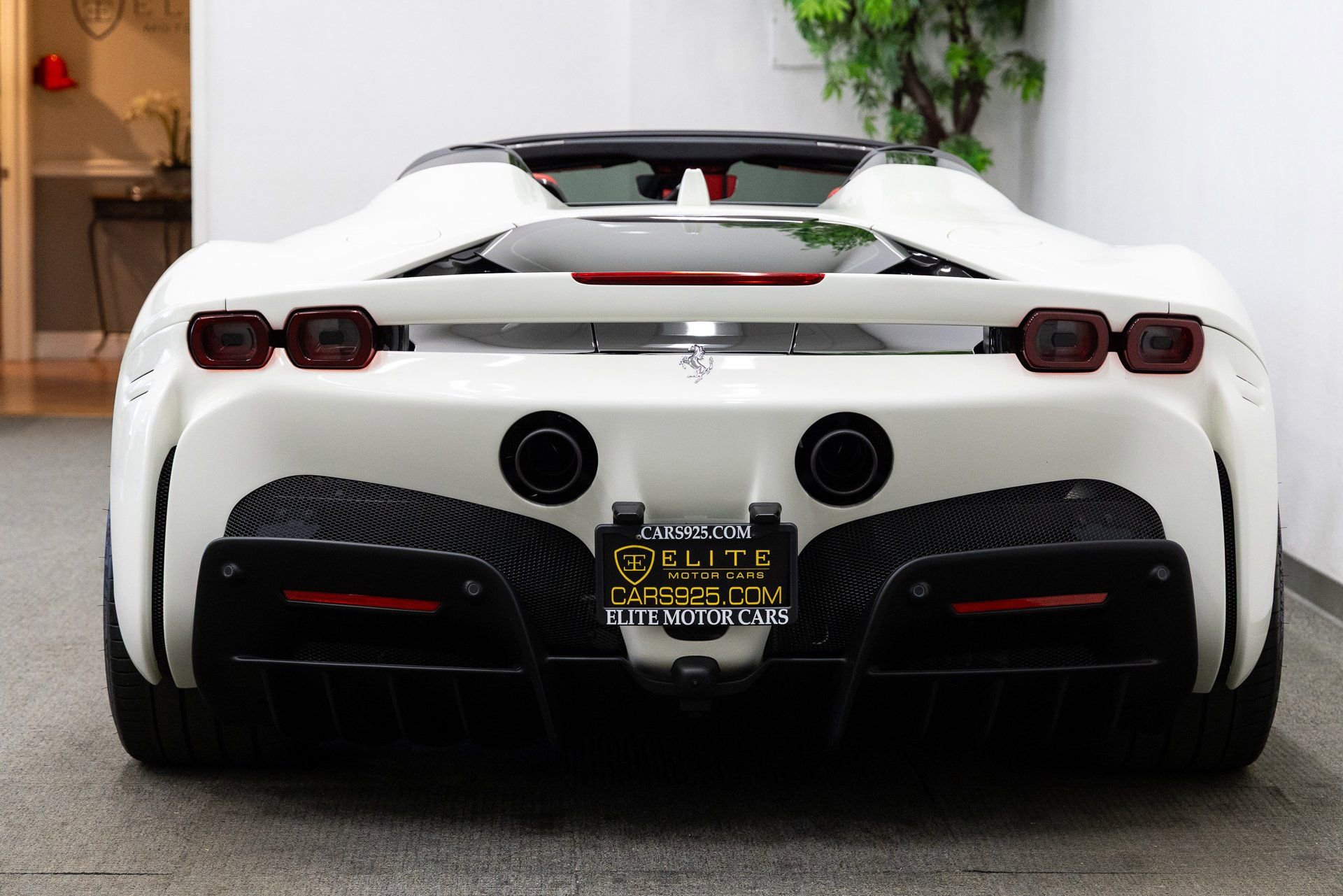 Used 2024 Ferrari SF90 Spider image 4