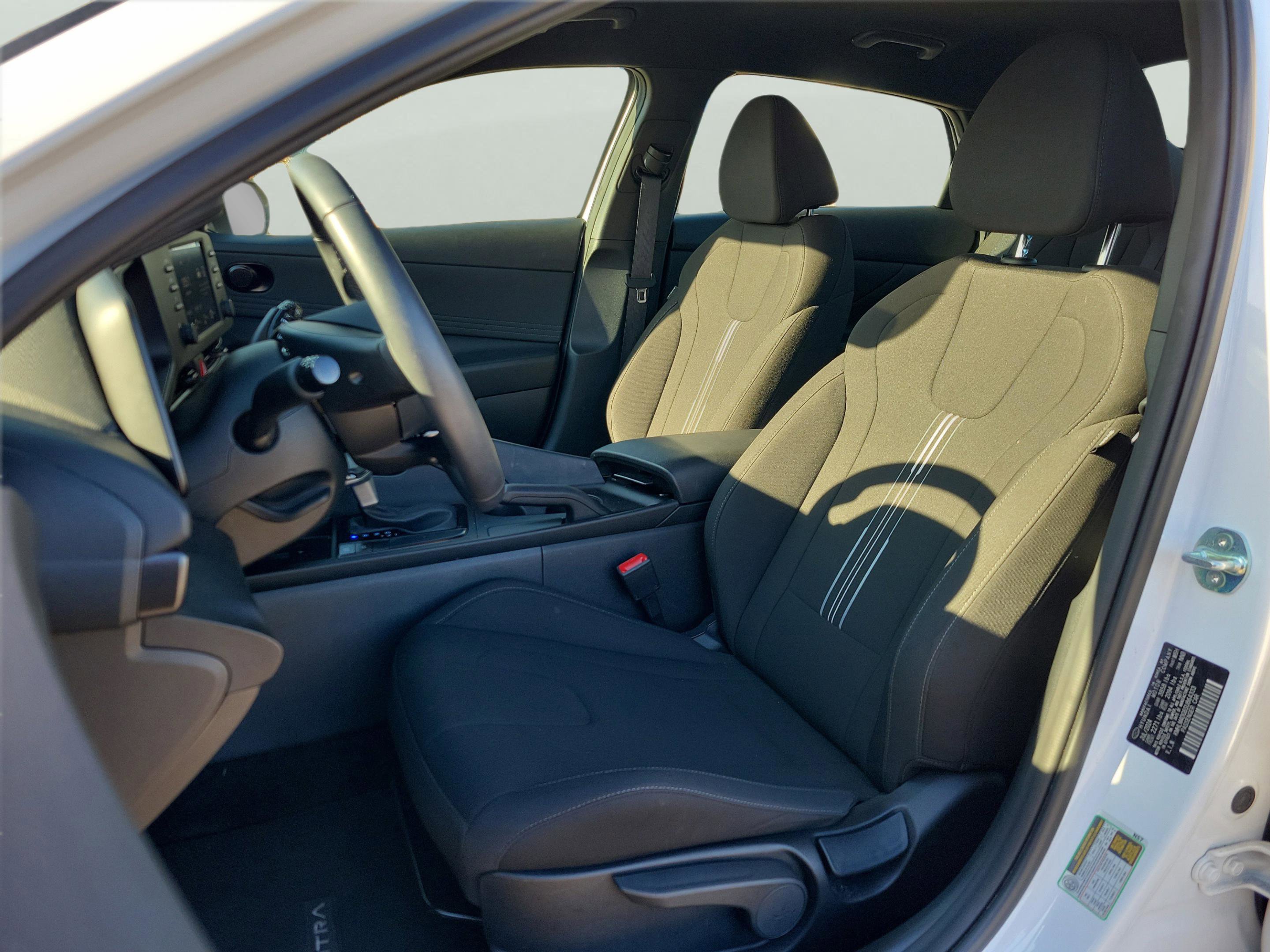 Certified 2025 Hyundai Elantra Sport image 15