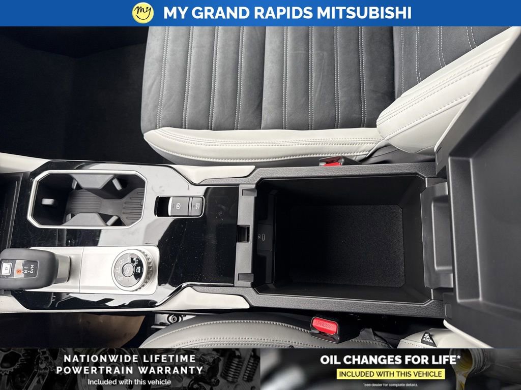 New 2026 Mitsubishi Outlander SE image 26