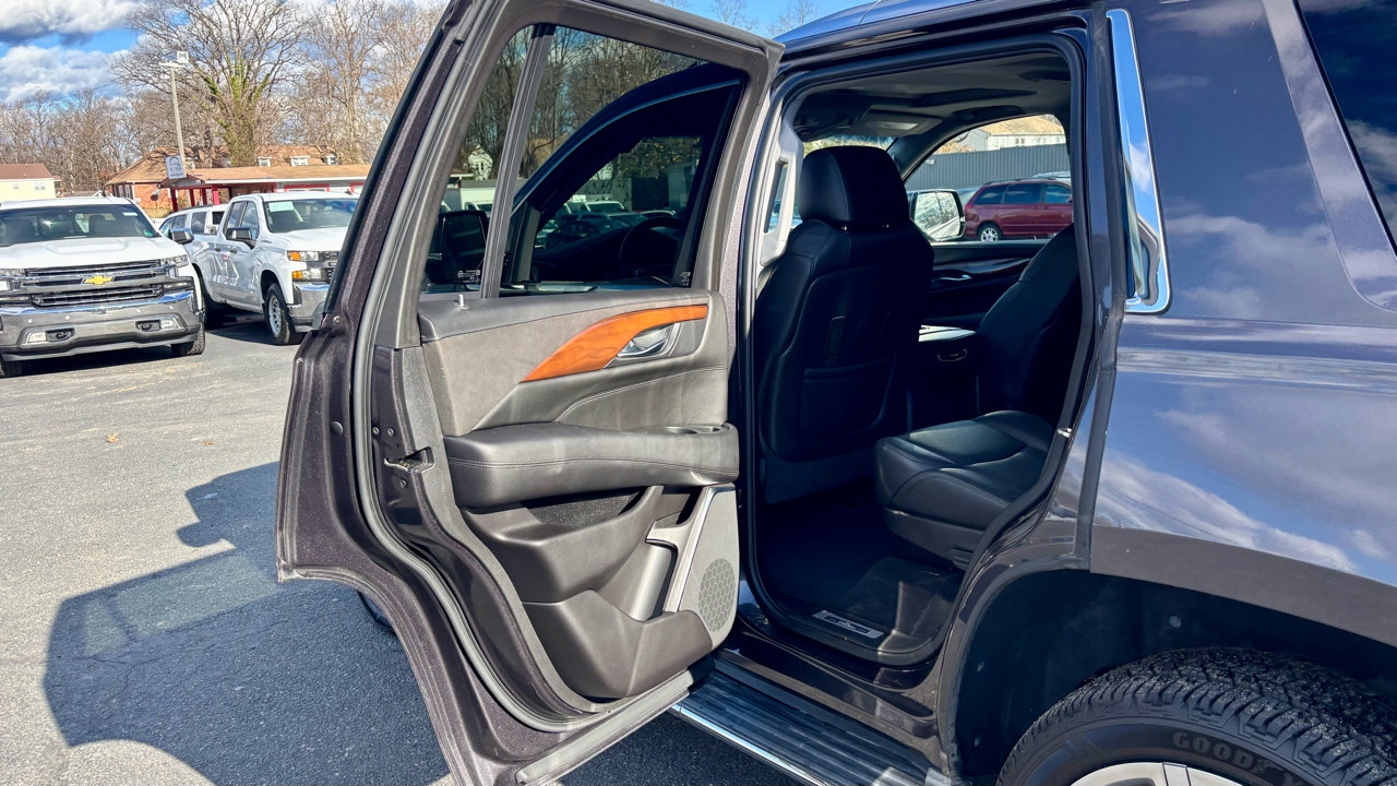 Used 2017 Cadillac Escalade Luxury image 18